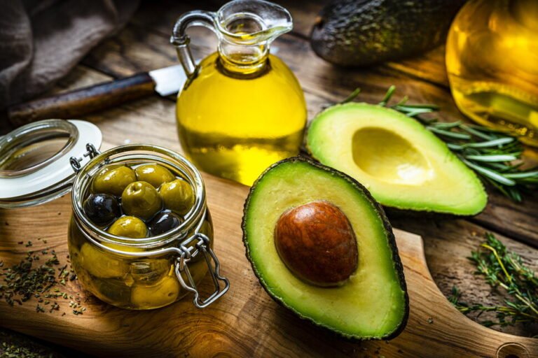 Avocado Oil For Heart Health: Facts and Research Avocado oil for heart health and cholesterol management